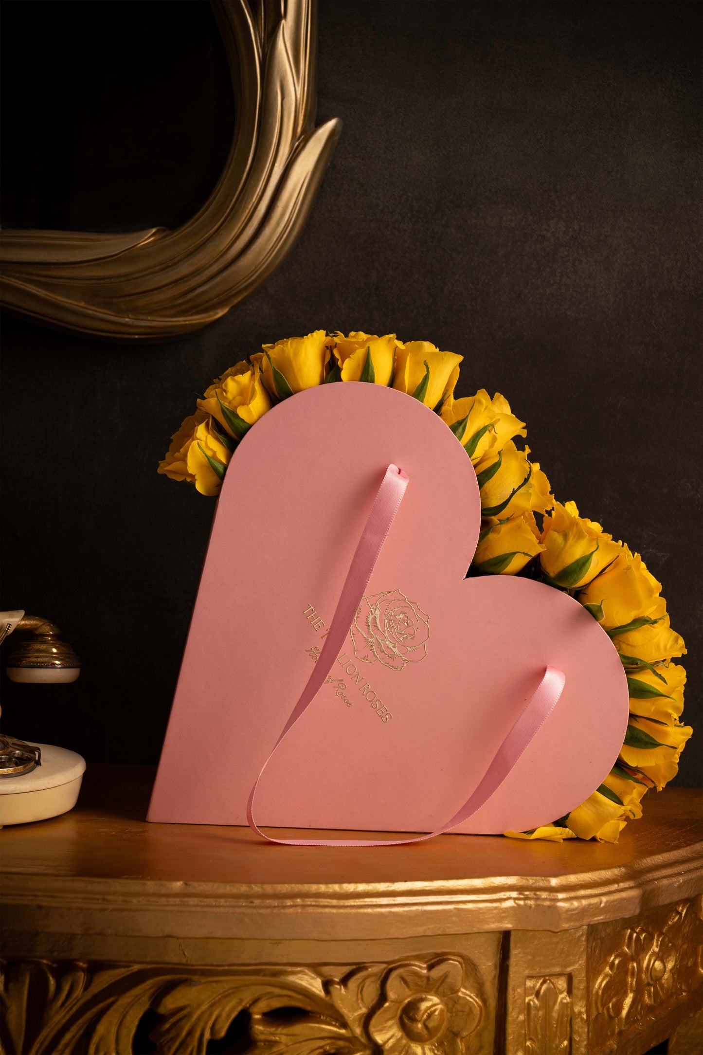 THE PINK HEART BOX : FOREVER GOLD ROSES.