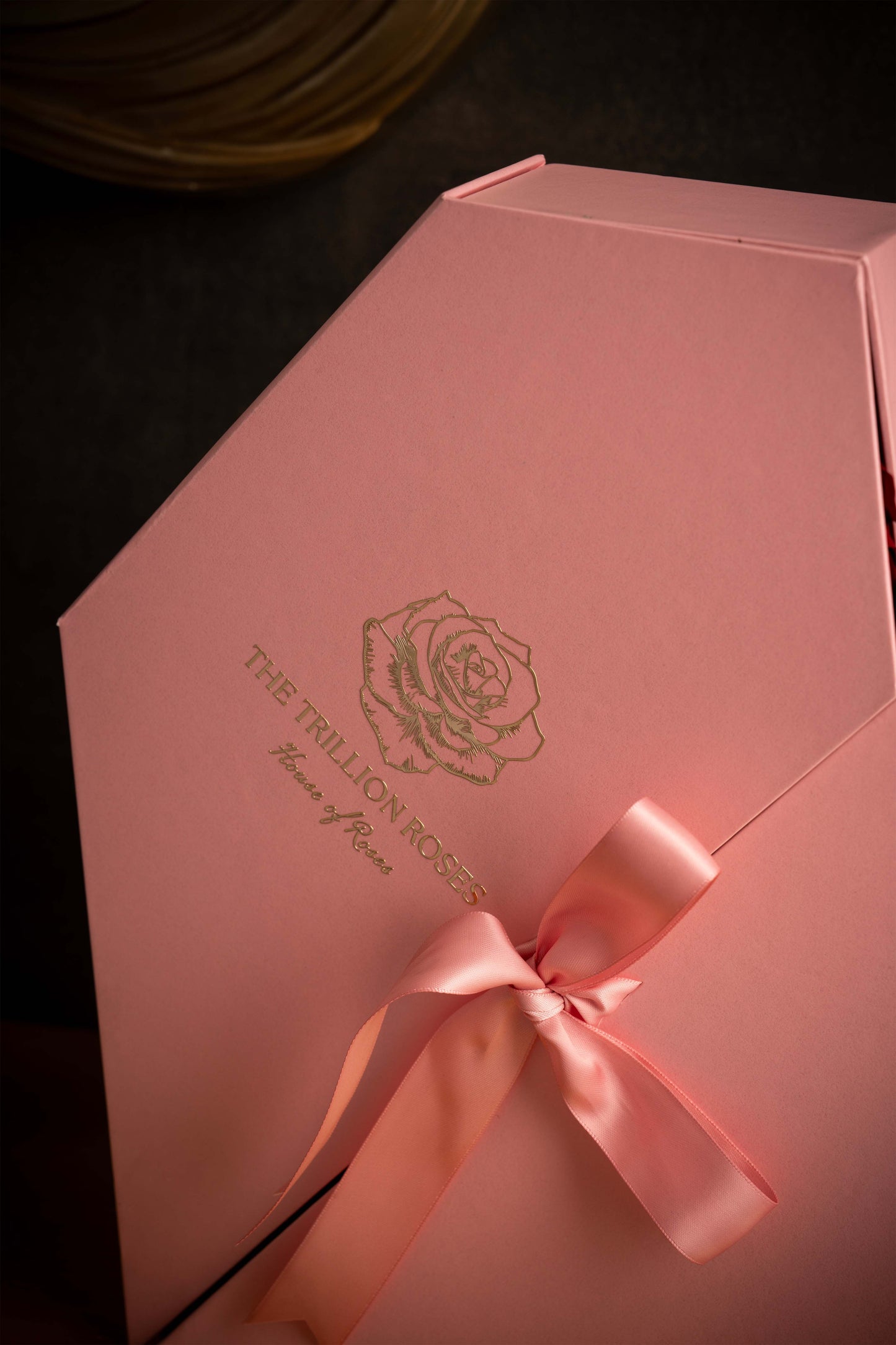 THE PINK HEART FLAP BOX : RUBY RED ROSES