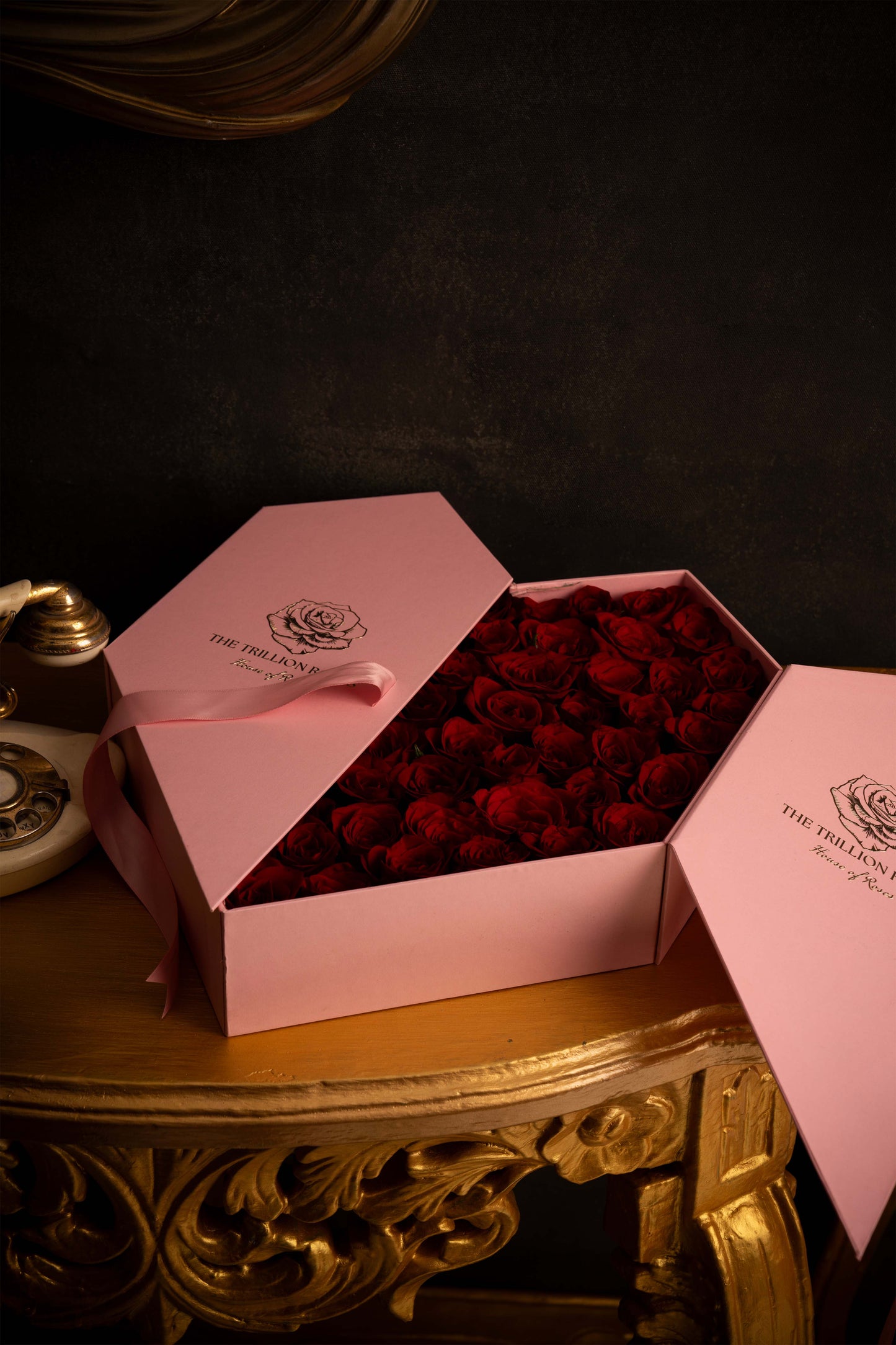 THE PINK HEART FLAP BOX : RUBY RED ROSES