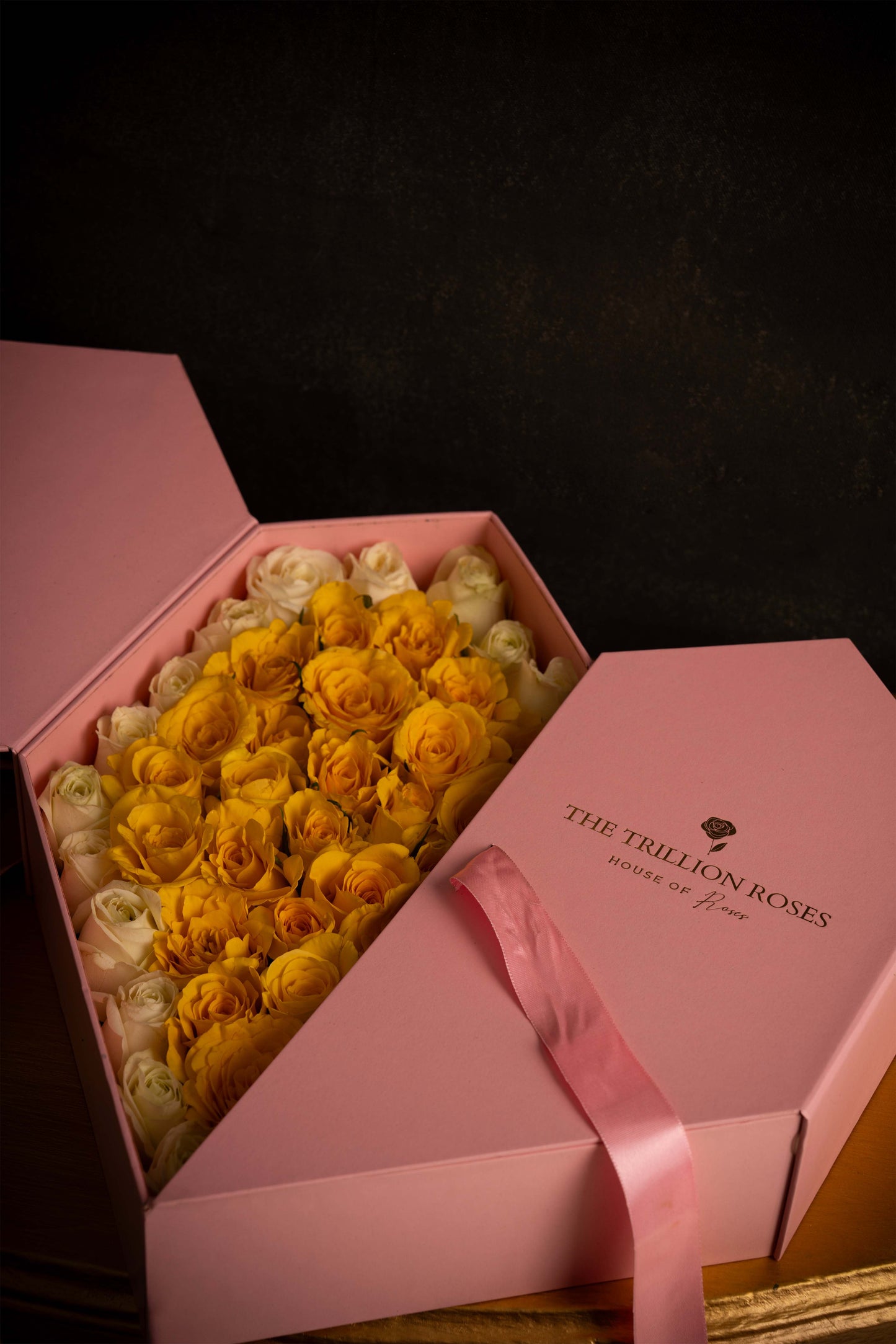 THE PINK HEART FLAP BOX : YELLOW SUNSHINE & SNOW WHITE