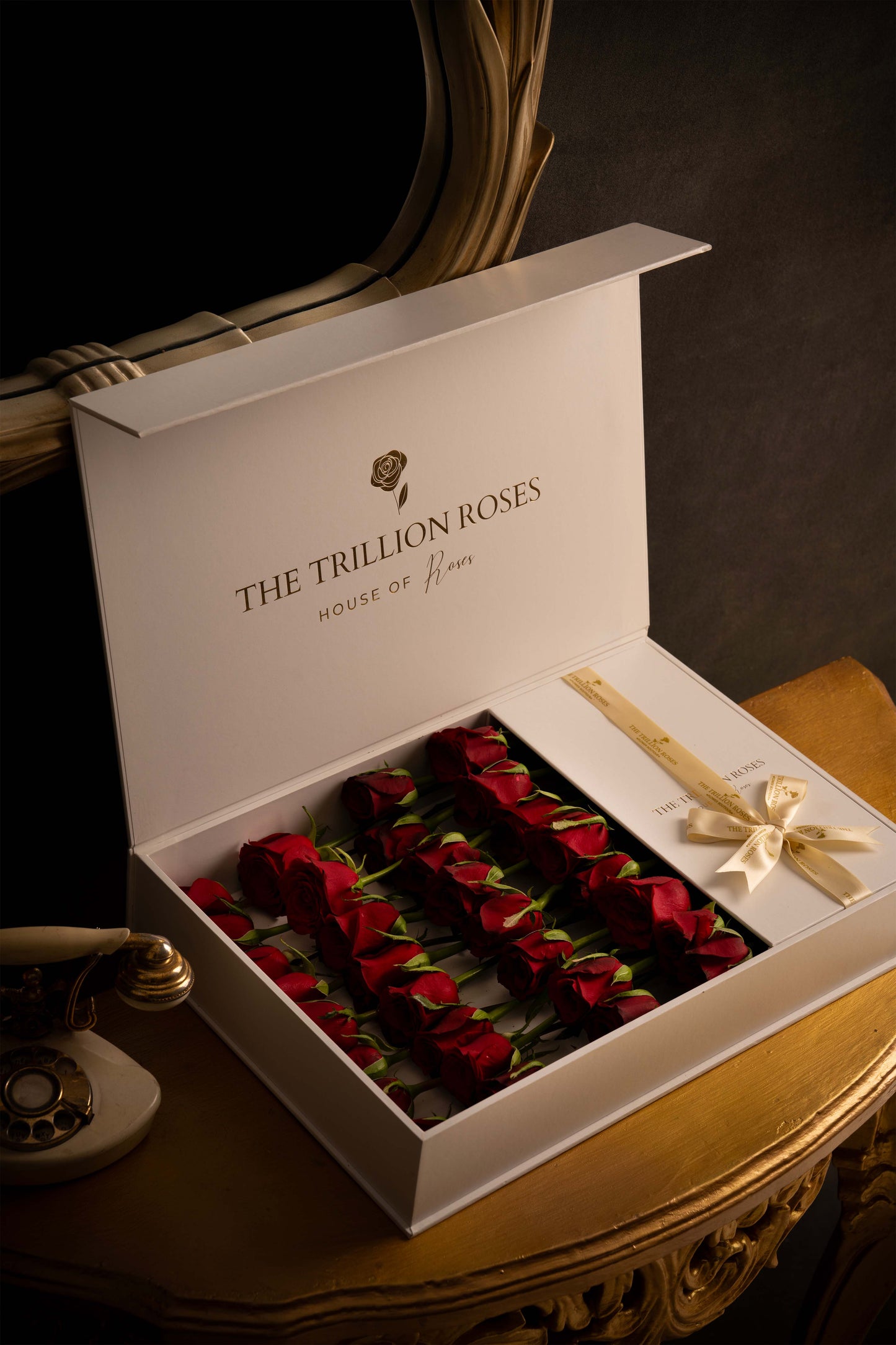 THE GIFT BOX : RUBY RED ROSES