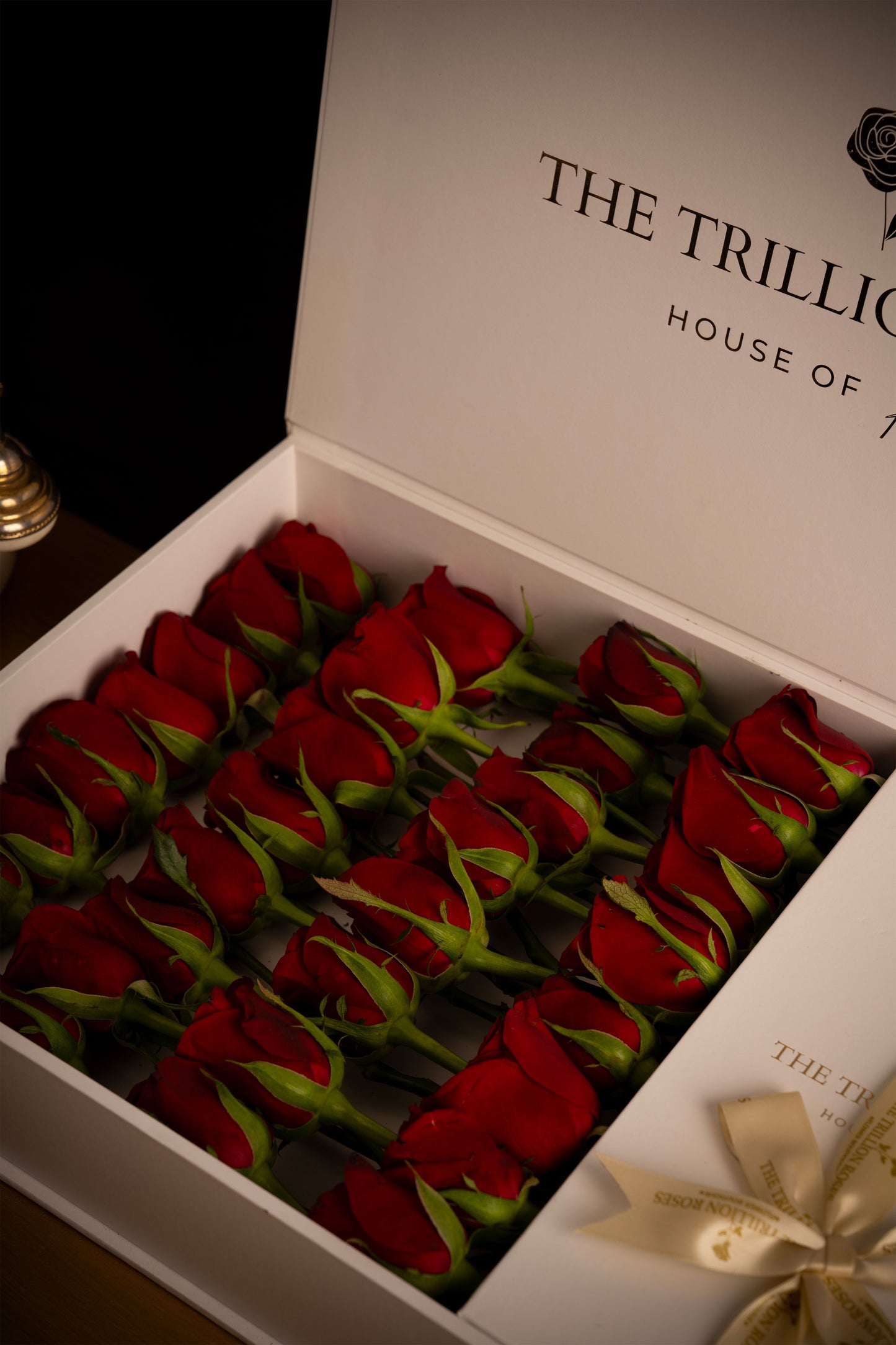 THE GIFT BOX : RUBY RED ROSES